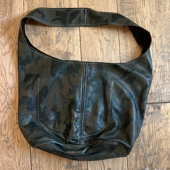 Vicki Jean - Devyn Leather Bag - Camo - Picture 2 of 6
